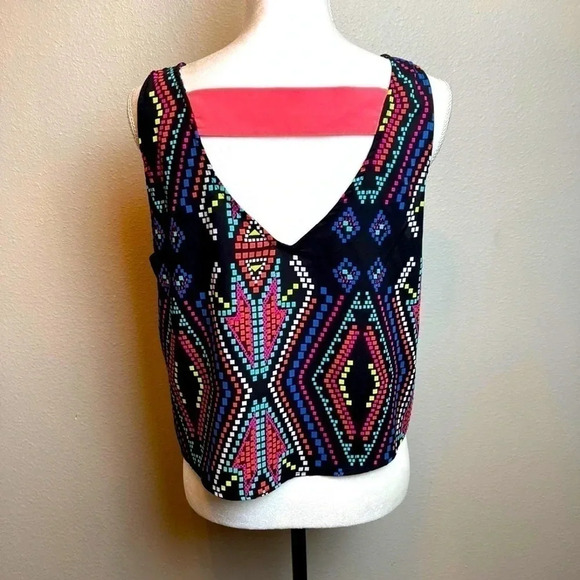 XHILARATION Tribal/Aztec Open Back Tank. - Picture 5 of 9